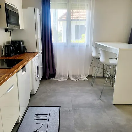 Les Du Bourget Apartmán *